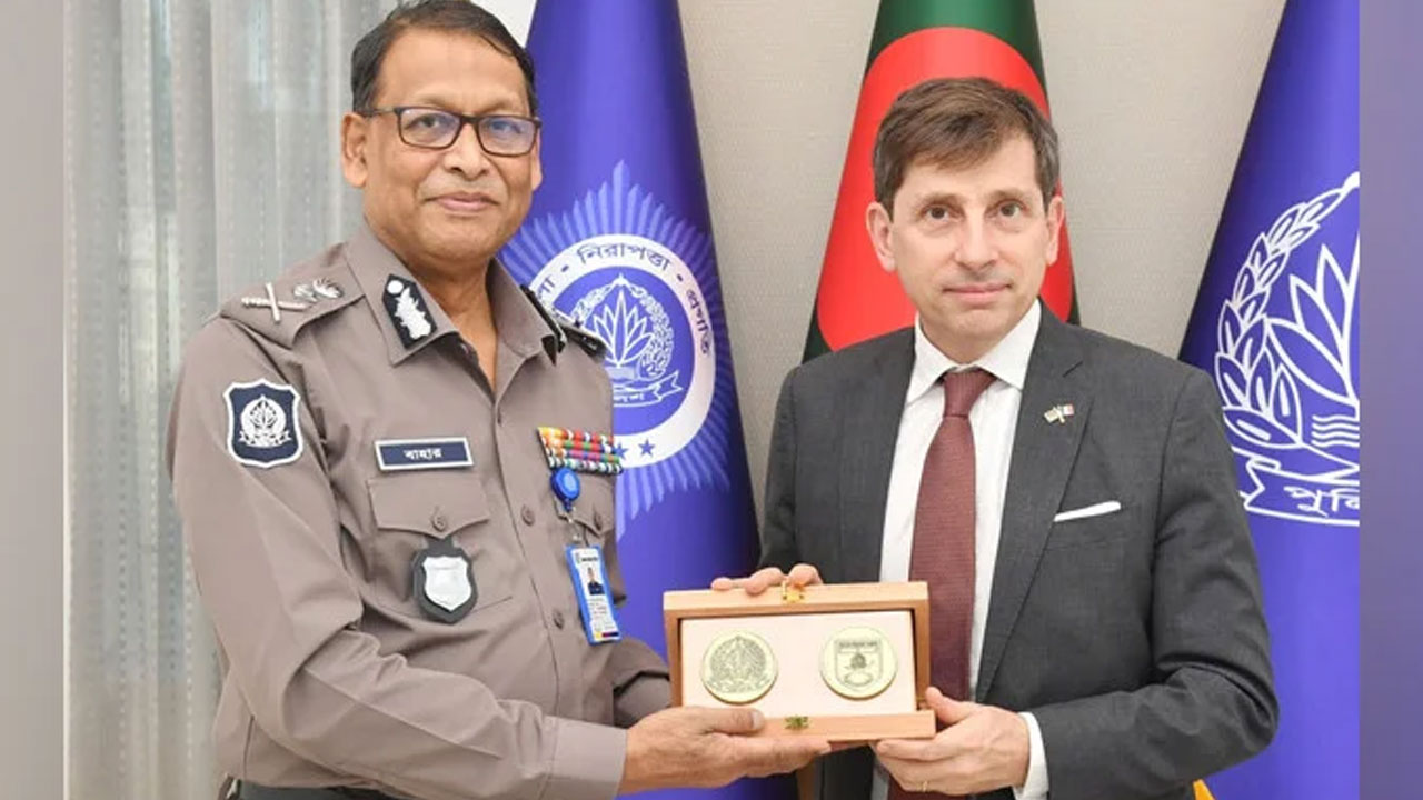 আইজিপির সাথে ফরাসি রাষ্ট্রদূতের বৈঠক